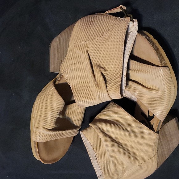 Never worn heels - Picture 9 of 9